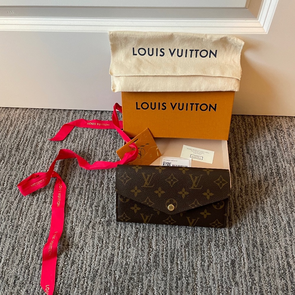 Authentic Louis Vuitton Monogram Sarah Long Wallet